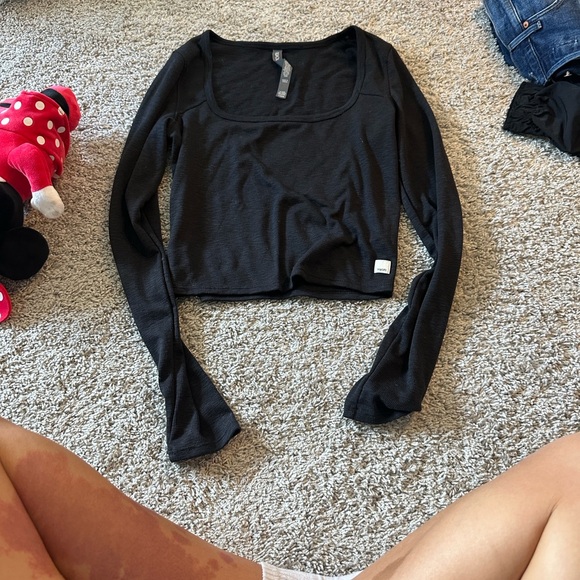 Vuori Black Square Neck Long Sleeve - Picture 2 of 5